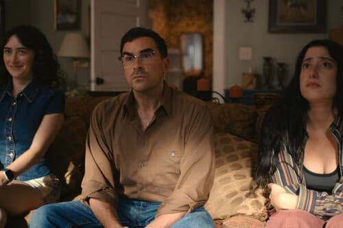 Hoy en Netflix un drama policíaco de solo 8 episodios que convierte a dos hermanos muy torpes en unos genios del caos