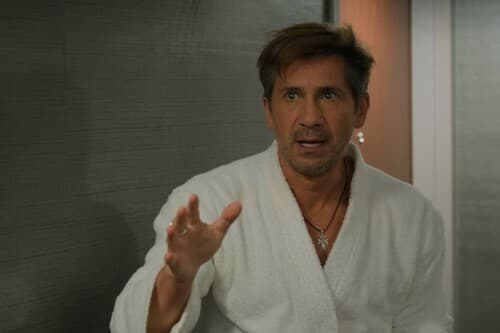 La adictiva serie de Netflix que le ha robado el número 1 a 'Los Bridgerton' en 29 países. Y ya está renovada por otra temporada