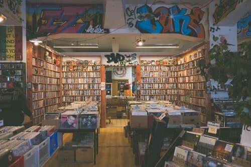 La Generación Z ha encontrado el remedio a la fatiga de las suscripciones de streaming: volver a comprar DVDs