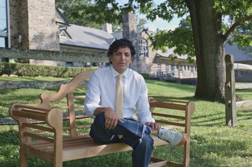M. Night Shyamalan da un giro inesperado a su carrera tras más de 30 años: "Cuando algo me asusta suele ser porque estoy haciendo algo bien"