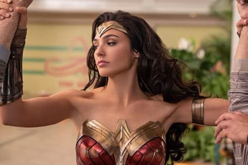 Gal Gadot asegura que DC Studios le vendió la moto antes de cancelar 'Wonder Woman 3' y compara su caso con el de Henry Cavill. "No se gestionó con elegancia"