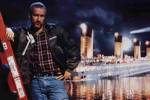 Falsos suicidios, risas histéricas y amenazas a ancianas. James Cameron rodó un final alternativo de 'Titanic' sencillamente delirante