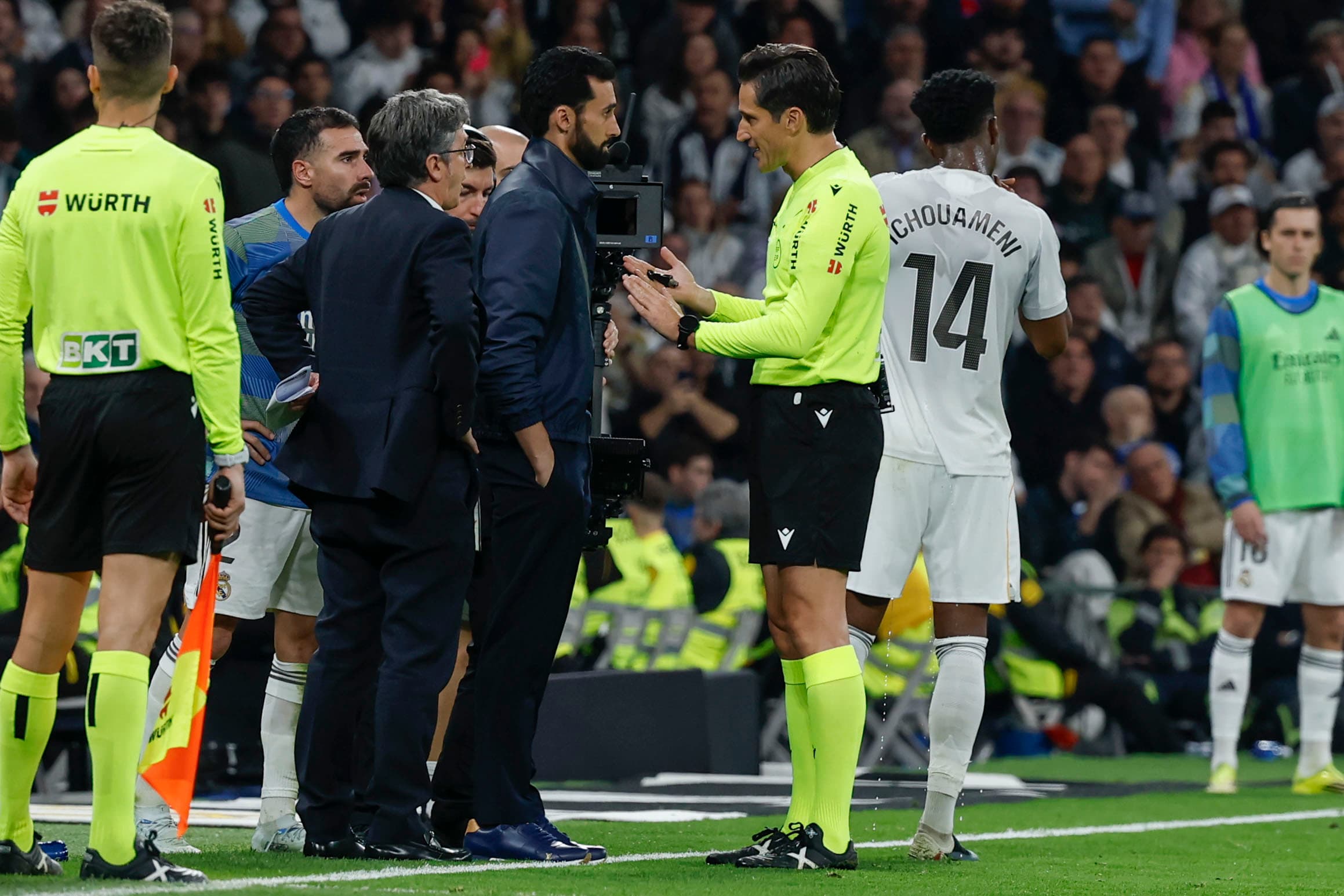 Explicaciones de Munuera a Arbeloa