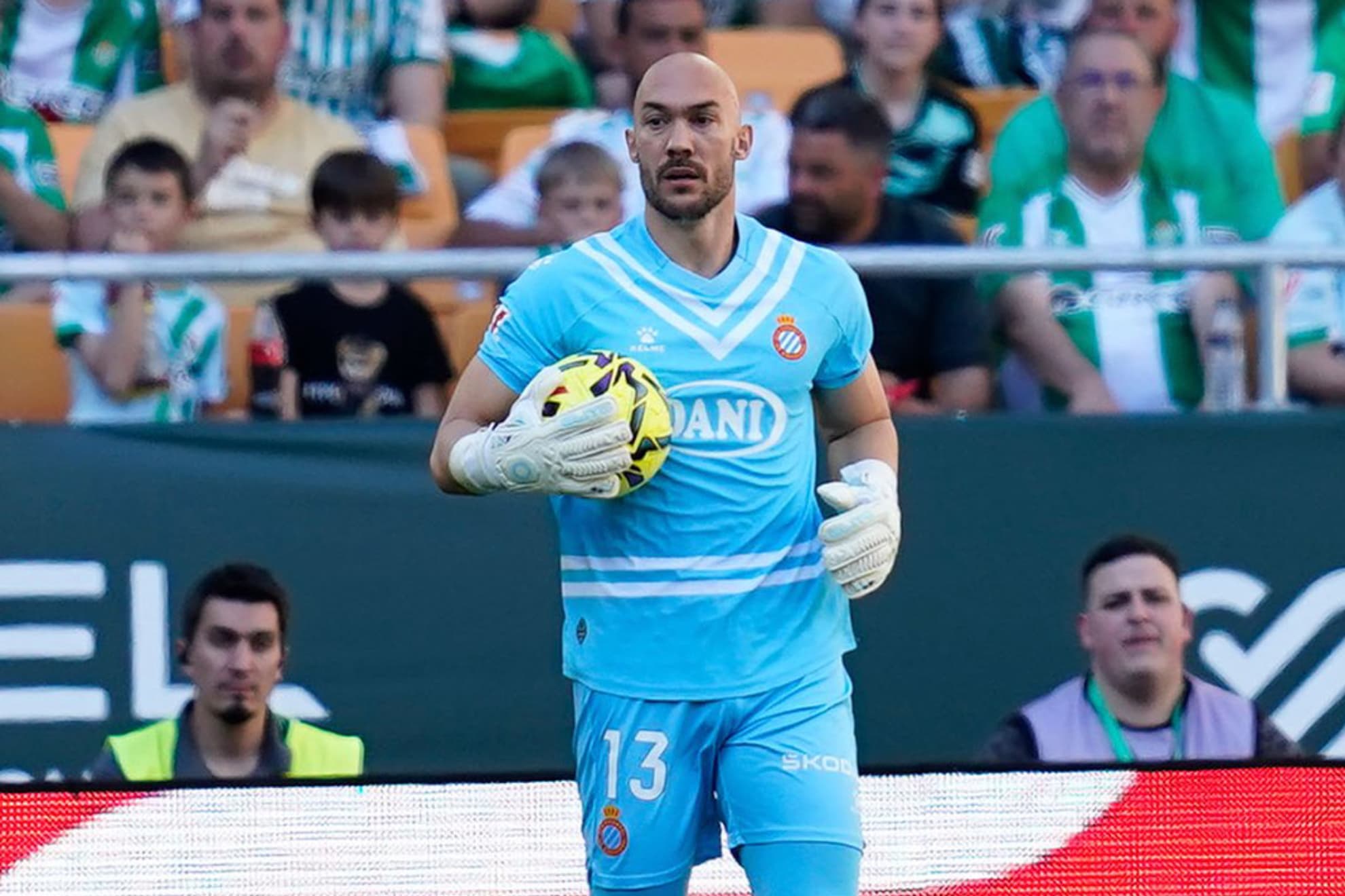 Dmitrovic le pone el candado a la portería perica