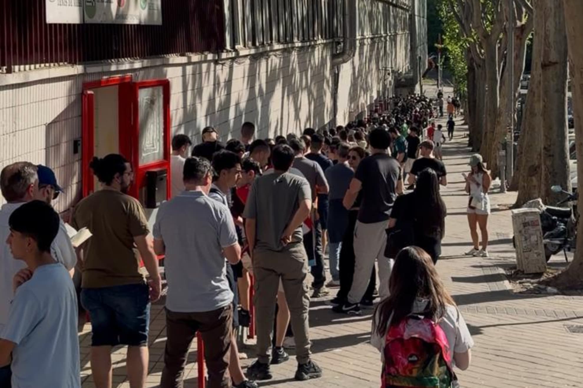 Locura histórica en Vallecas: "El Rayo me ha salvado, es mi vida y es mi muerte"