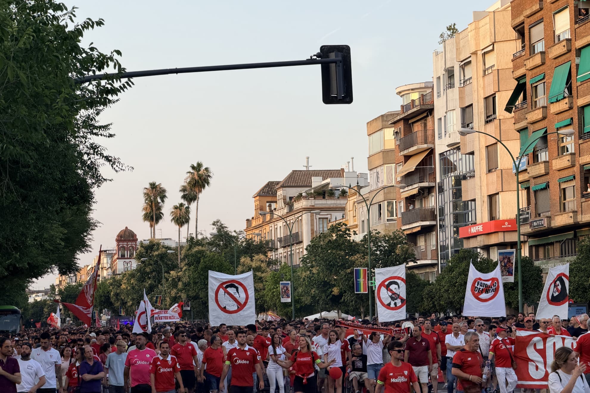 SOS Sevilla FC: el sevillismo protagoniza una manifestación histórica