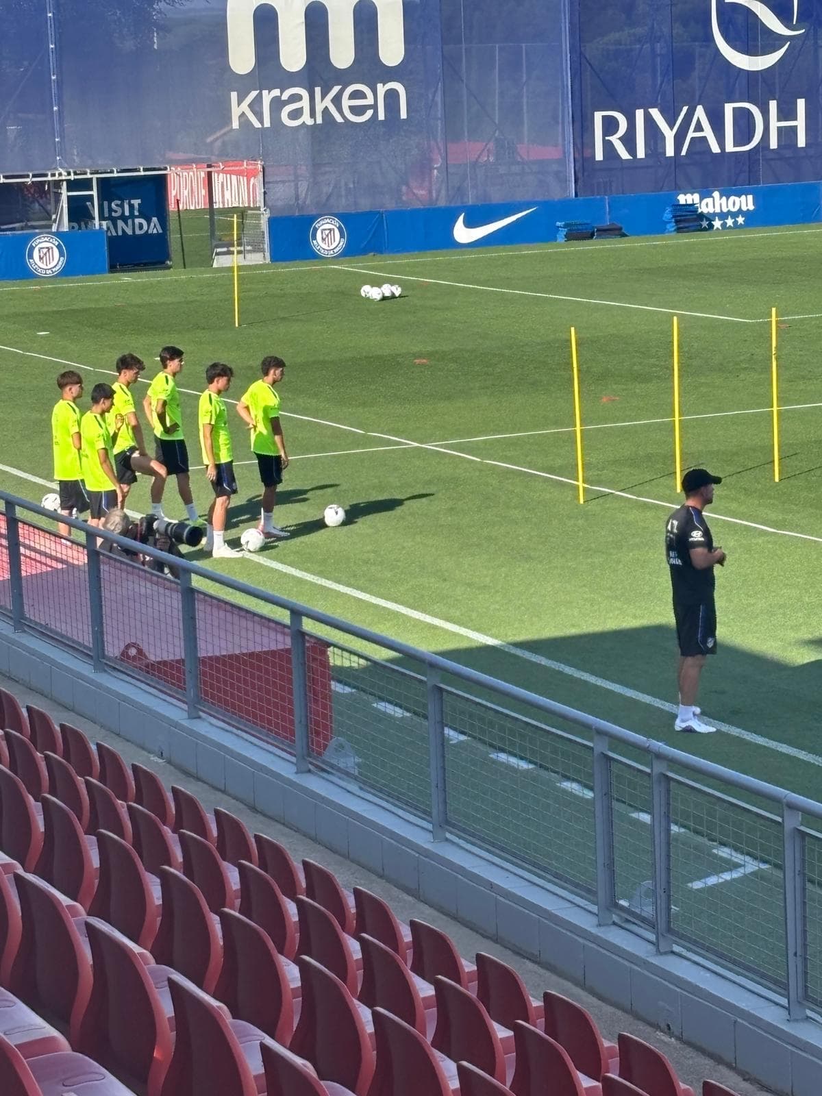 Obed, que adelanta su regreso, y Giménez, los primeros mundialistas en regresar